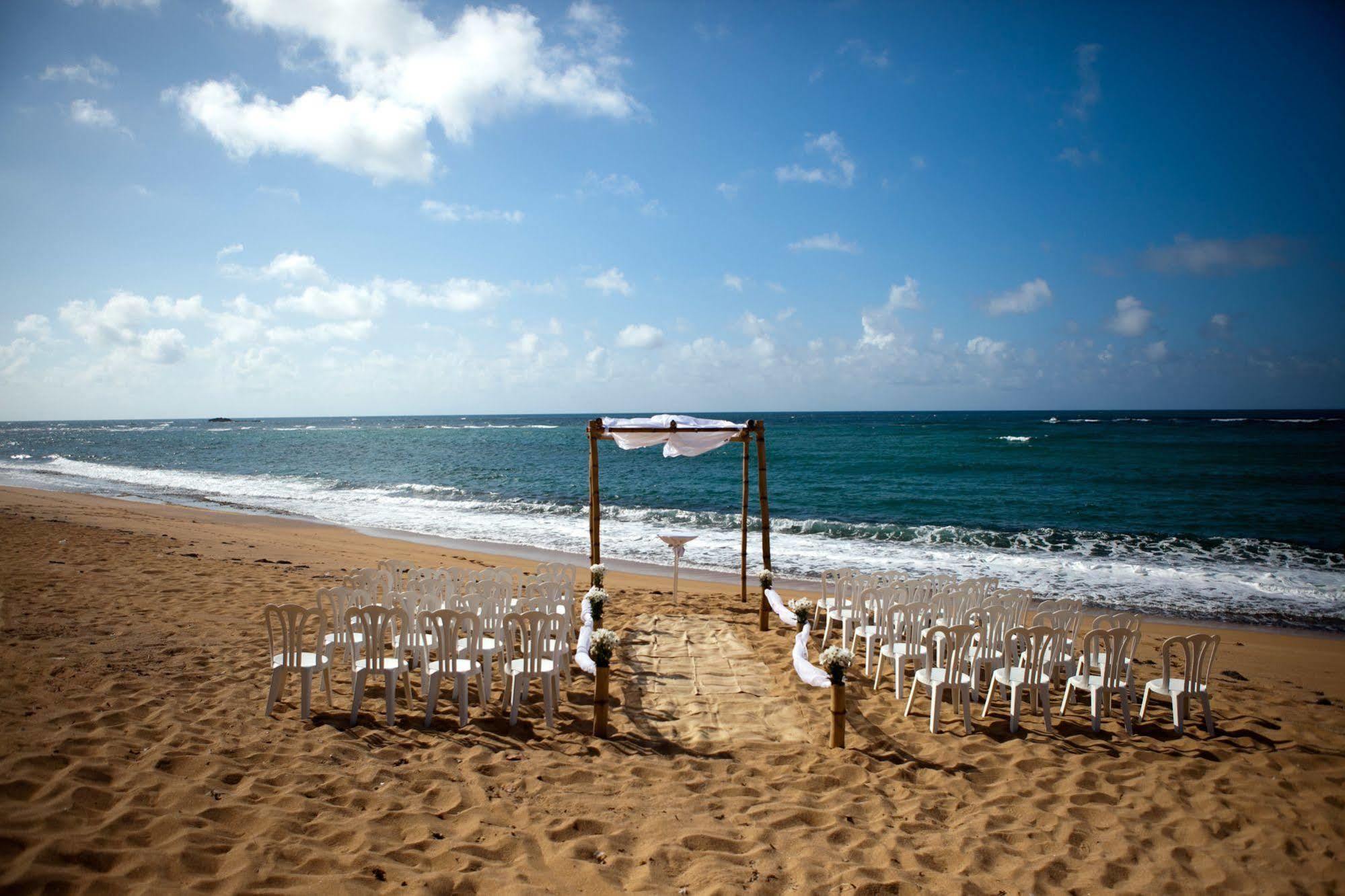 The Beach Guesthouse Pinones Dış mekan fotoğraf