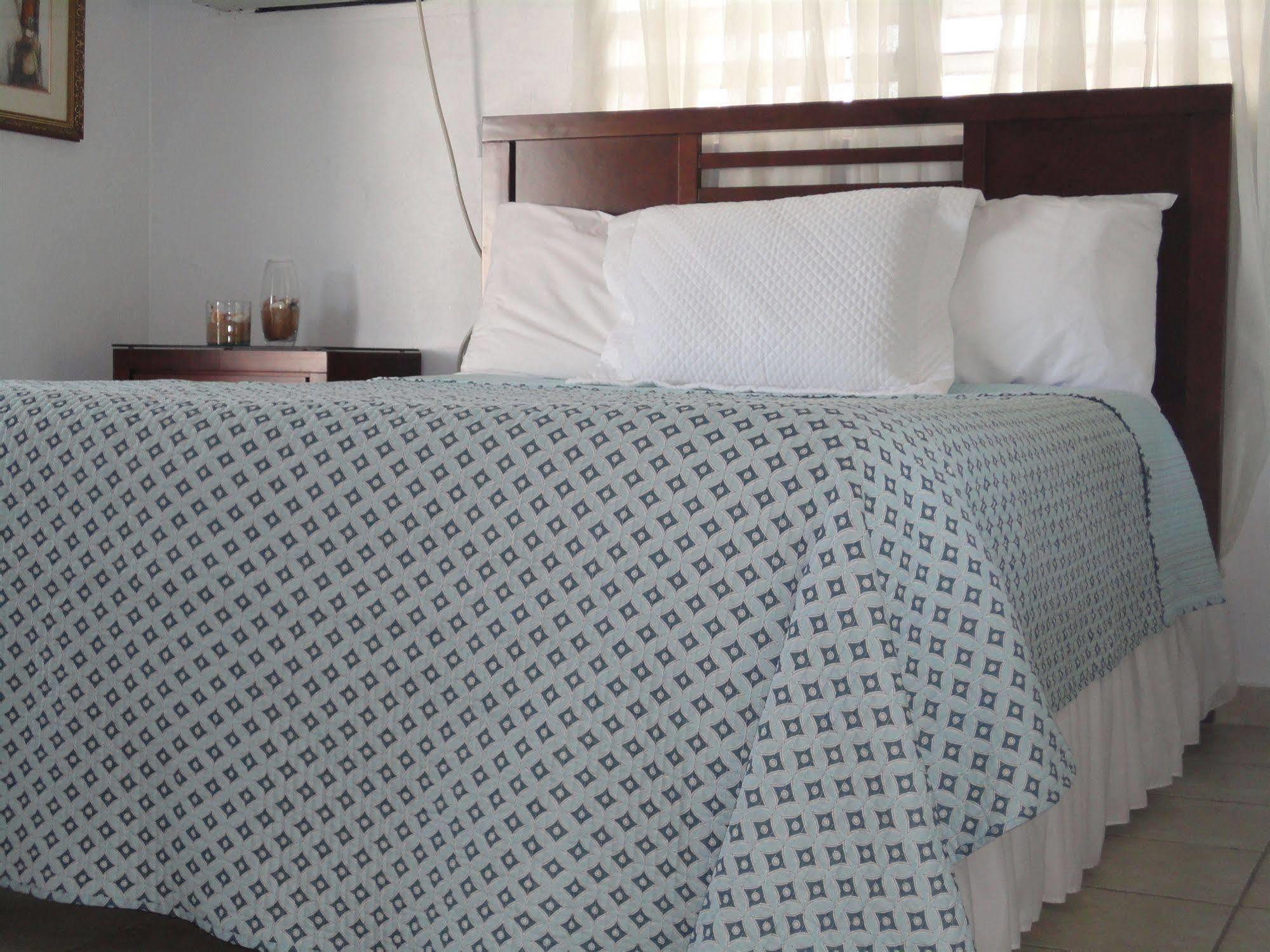 The Beach Guesthouse Pinones Dış mekan fotoğraf